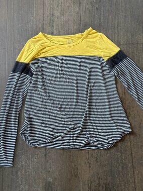 Maurice’s 24/7 Women’s Yellow & Black Striped Long Sleeve Top